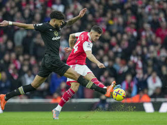 Arsenal porazil Bournemouth 3:2, výhru zachránil v sedmé minutě nastavení Nelson