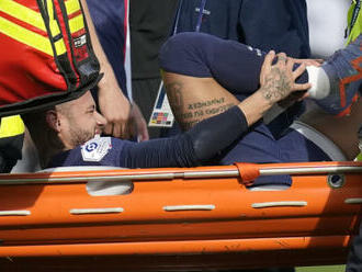 Neymar musí na operaci s kotníkem a sezona pro něho skončila