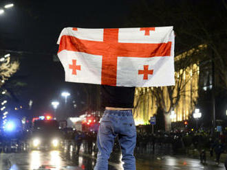 Gruzínská opozice třetí den v řadě protestuje před parlamentem