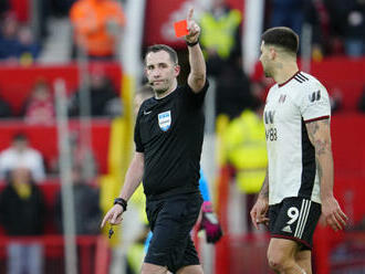 Manchester United v Anglickém poháru porazil Fulham, který dostal tři červené