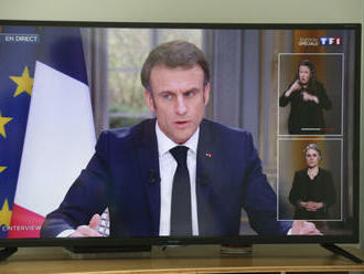 Macron v televizi obhajoval důchodovou reformu, chce dialog a návrat k normálu