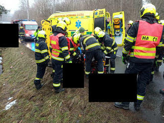 Tři jednotky vyjely k dopravní nehodě osobního auta ve starém Jiříkově, auto se převrátilo na…