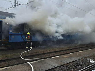 Dvě jednotky hasičů  zasahovaly u požáru vagónu odstaveného osobního vlaku na nádraží v Havlíčkově…