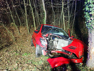 Mezi obce Doubravy a Bohuslavice u Zlína vyjížděli hasiči k nehodě osobního vozidla, řidička byla v bezvědomí