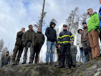 Ministr životního prostředí Petr Hladík navštívil Národní park České Švýcarsko; stát si v létě pronajme vrtulníky na hašení