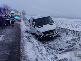 K dopravní nehodě došlo poblíž Benátek nad Jizerou II, dodávka sjela do příkopu, řidič byl zraněn. …