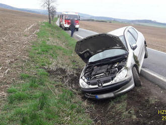 Mezi Blovicemi a Štítovem havarovalo jedno osobní vozidlo. Jedna osoba je v péči ZZS.