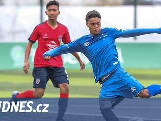 Joao Mendes, to je přece Ronaldinho junior. Taky má smlouvu s Barcelonou