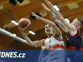 Brno si těsnou výhrou nad Pardubicemi pojistilo vedení v lize basketbalistů