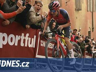 Pidcockovo představení. Brit po úchvatném sólu vítězí na Strade Bianche