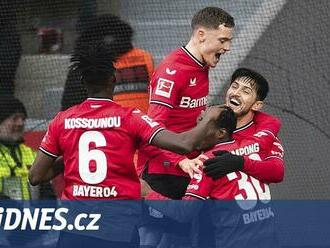 Leverkusen nasázel čtyři branky, na jednu nahrál střídající Schick