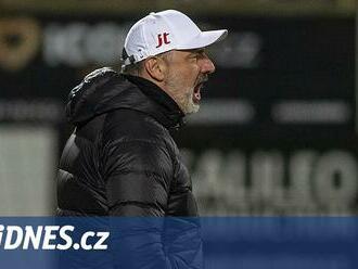 Slavia venku: tři zápasy, 23 jmen a omluva. Musíme odbourat výkyvy, ví Trpišovský