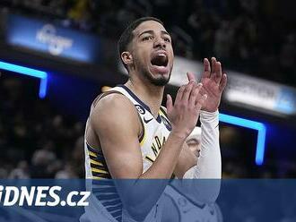 Haliburton v NBA zářil s 19 asistencemi. Oslabený Brooklyn podlehl Milwaukee