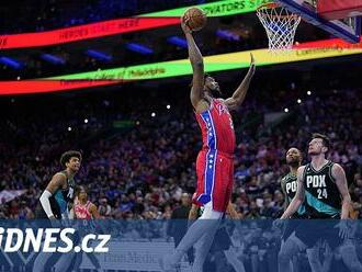 Embiid pomohl Philadelphii k obratu, Denver v NBA opět překvapivě padl