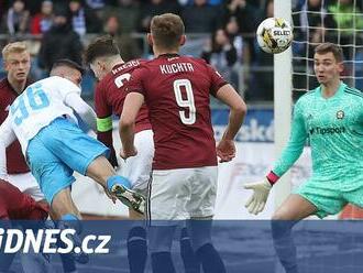 Baník - Sparta 0:3, laciné chyby domácí obrany trestali Kuchta s Čvančarou