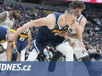 Basketbalistům Denveru v NBA znovu nepomohl ani Jokičův triple double