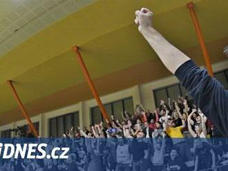 Poprvé zvednout nad hlavu trofej, přeje si šéf děčínských basketbalistů