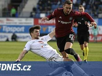 Hradec Králové - Sparta 0:2, domácí brzo v deseti. Rozhodli Haraslín s Wiesnerem