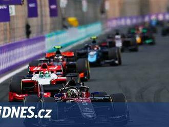 Český pilot Staněk skončil po trestu v závodě formule 2 v Džiddě čtrnáctý