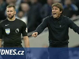 Conte týden po ostré kritice fotbalistů Tottenhamu v klubu skončil