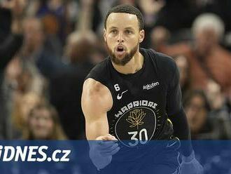 Curry řídil obrat Golden State. Atlanta s Krejčím udolala Cleveland