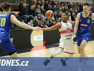 Zase jsme zvítězili bojovností, řekl pardubický basketbalista Neal