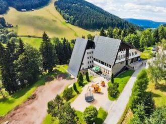 Krkonoše: Pytloun Hotel Harrachov **** s polopenziou a vstupom do wellness centra s výhľadom na Čertovu horu