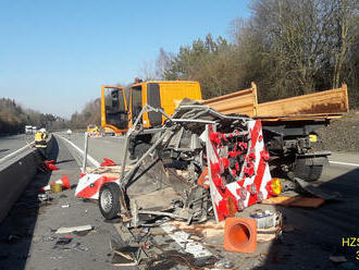 Složky IZS byly vyslány na 135. kilometr dálnice D5 ve směru na Prahu k nehodě dvou nákladních…