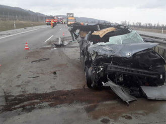 U vážné dopravní nehody kamionu a osobního auta zasahovali hasiči na D1 u Bělotína, ve směru na…