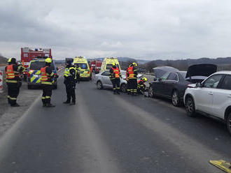 Hraničtí hasiči po nehodě na D1 přejeli nedaleko – na D48 k obci Polom, ve směru na Ostravu, kde se…