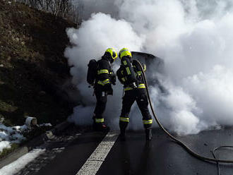 Jednotka ze stanice Chomutov a jednotka z Hory sv. Šebestiána zlikvidovaly požár nákladního auta u…