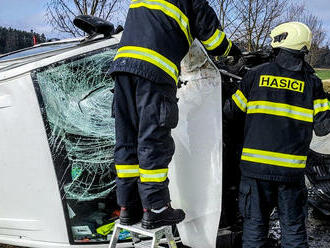 U Stráže nad Nežárkou zasahovali hasiči u nehody dvou dodávek, dva lidé se zranili