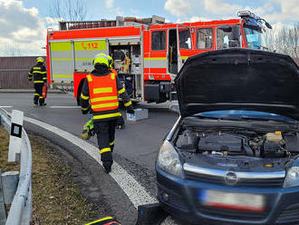 Jedna osoba se lehce zranila při dopravní nehodě dvou osobních vozidel v obci Dobrá na Frýdeckomístecku