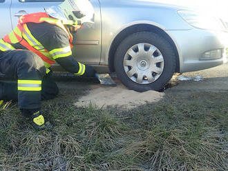 Řidič se při jízdě mezi Fryštákem – Žabárnou a obcí Horní Lapač nestihl valounu ležícímu uprostřed…