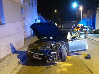 Ke střetu dvou vozidel došlo v Jevíčku, v ulici Brněnská. Jeden z automobilů po nehodě skončil ve…