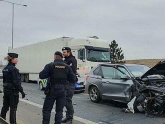 Dramatická honička na Jižní spojce: Řidič prorazil zátarasy, policie střílela