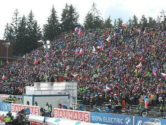 U televize to není ono. Biatlon ve Vysočina Areně nabídl elektrizující atmosféru