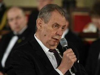 Zeman na poslední chvíli udělil milost. Firmě, kterou nejmenoval