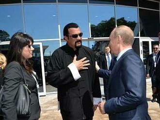 Jaké světové osobnosti sympatizují s Putinem? Steven Seagal i potomek de Gaulla