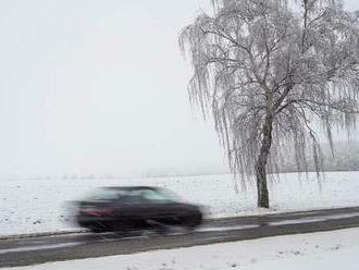 Do Česka se vrátí sníh. Hrozí i silný vítr, varují meteorologové