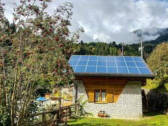 Energii ze solárních panelů na chalupě si lidé pošlou i do svého bytu ve městě. Umožní to změna zákona