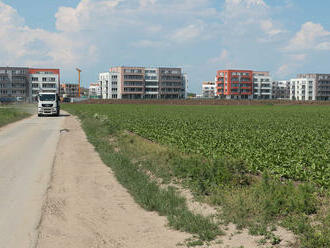 Pozemky přestaly podražovat a developeři už tlačí na výrazné slevy