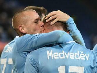 Slovan hrá epický futbal, publiku sa to páči. Weiss prihral ako Beckham, perlil Borbély