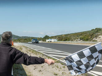 Strhující závod mezi Porsche a Teslou. Neskutečný finiš rozhodl o vítězi