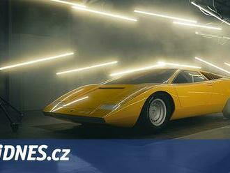 Automobilová sexbomba slaví padesátiny. Countach vyrábělo Lamborghini 16 let