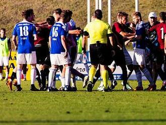 Hromadná rvačka fotbalistů. Zápas v Rakovníku končil jako vesnická tancovačka