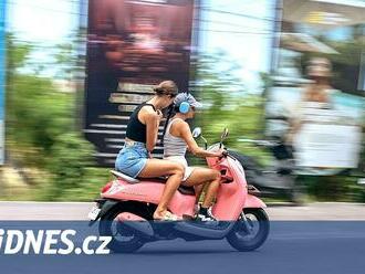 Bali zakáže turistům motorky, kvůli chování chce víza pro Rusy a Ukrajince