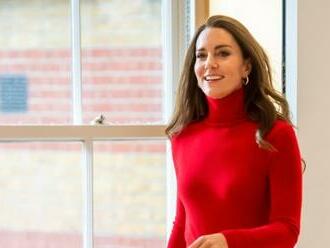 Kate Middleton v obležení vlastních dětí: Snímkem na Den matek nadchla fanoušky