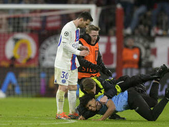 Mbappé smutne držal pásku, za Messim sa rozbehol fanúšik. Takto vyzerali emócie Parížanov