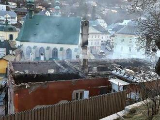 Požiar v Banskej Štiavnici zastabilizovali, poškodil sedem budov